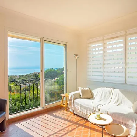 Azur By 圣马克西姆